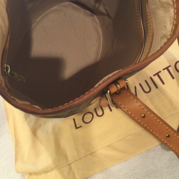 Louis Vuitton small bucket bag - Picture 3 of 5